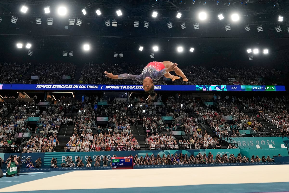 Simone Biles, of the United States, competes during the women's artistic gymnastics individual floor finals at Bercy Arena at the 2024 Summer Olympics, Monday, Aug. 5, 2024, in Paris, France. - (AP Photo/Abbie Parr)
